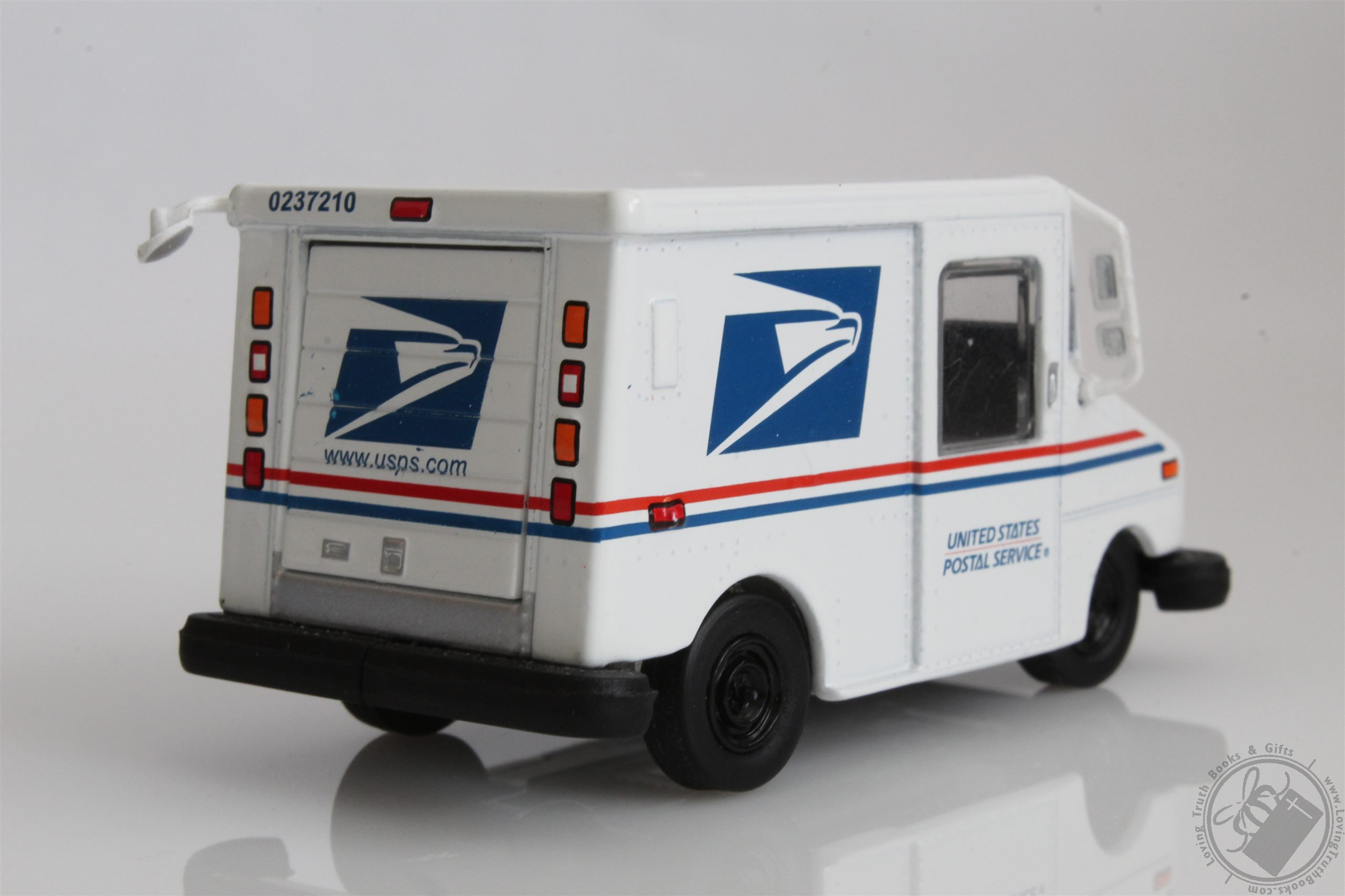USPS Postal Service Mail Truck LLV with Mailbox 164 Scale Diorama