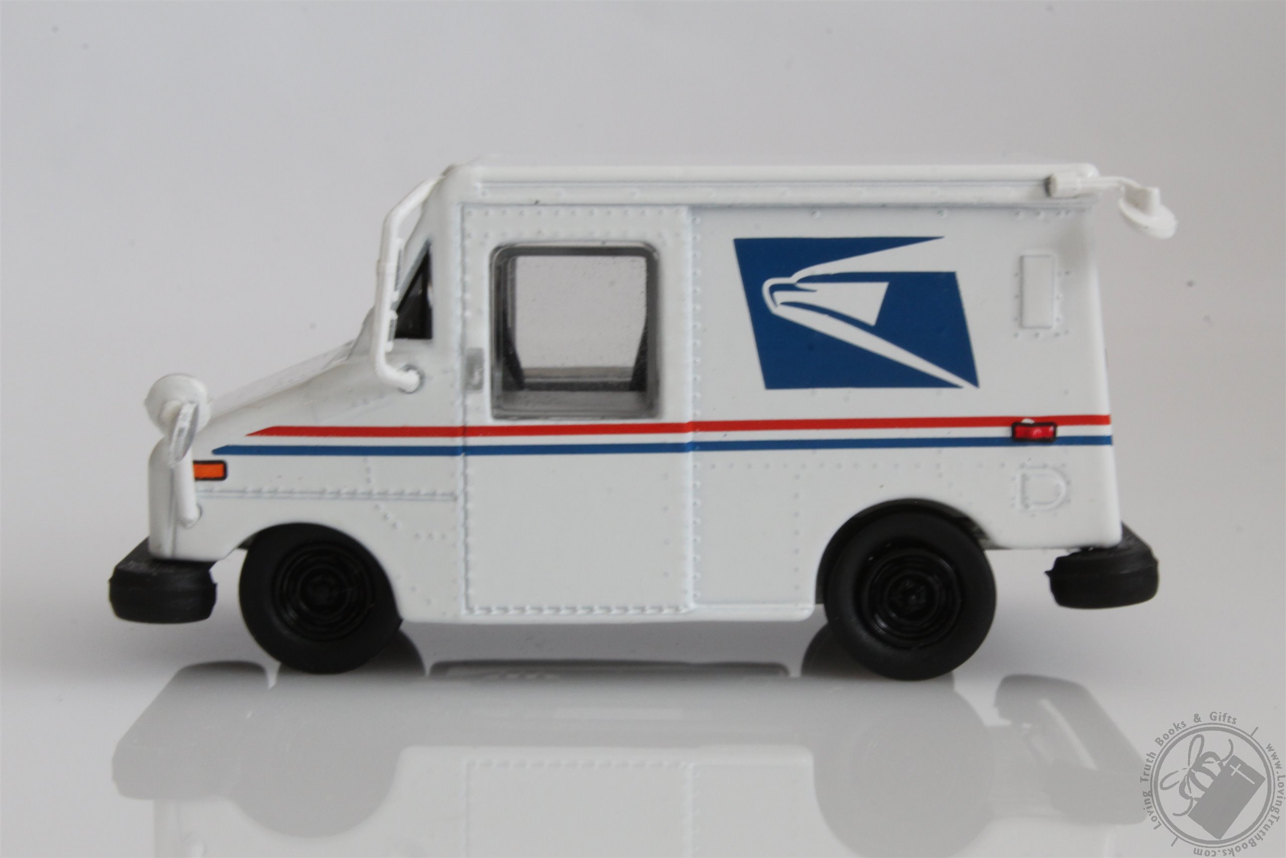 USPS Postal Service Mail Truck LLV with Mailbox 164 Scale Diorama