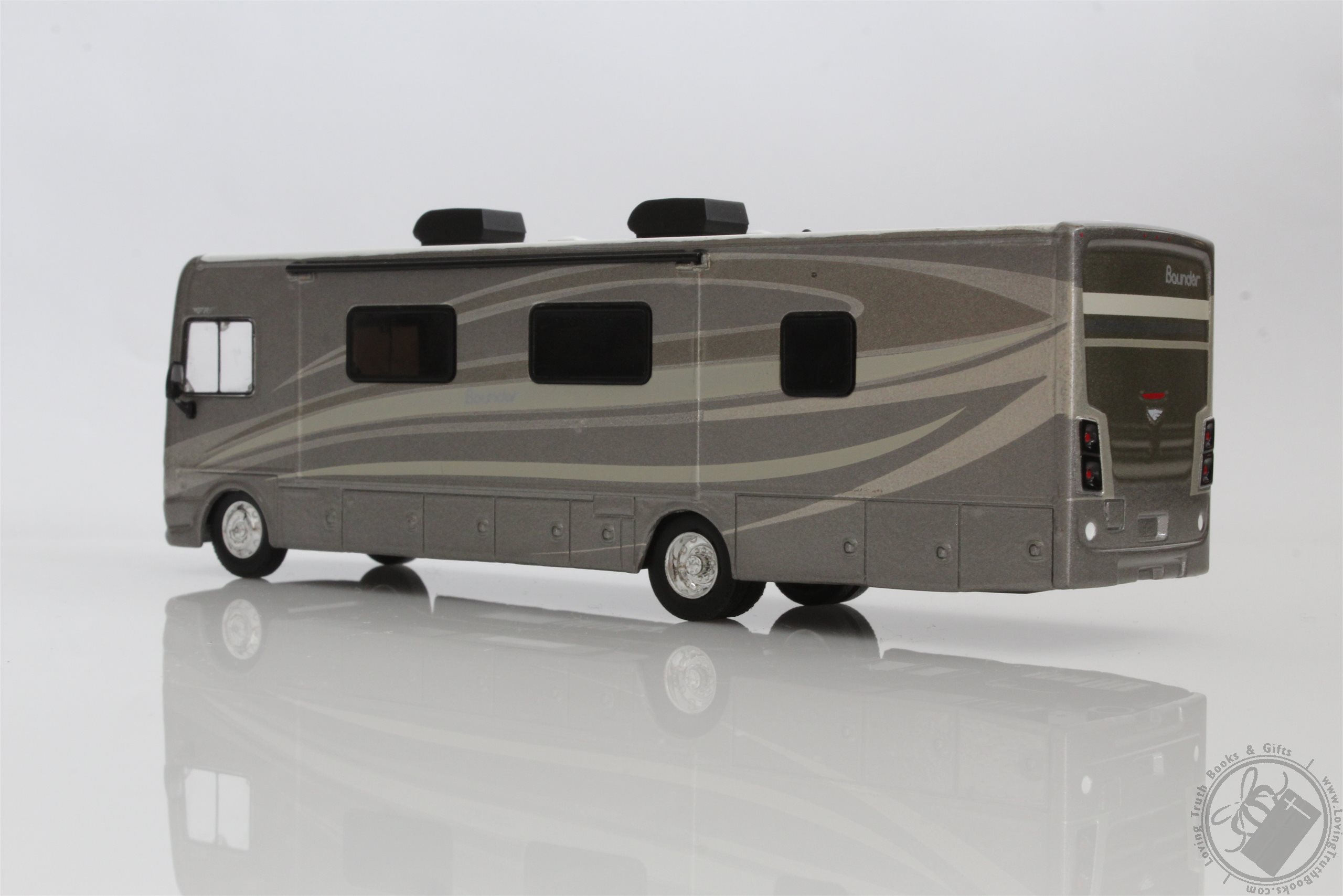 2016 Fleetwood Bounder Motorhome/ RV HD Trucks 1:64 Scale