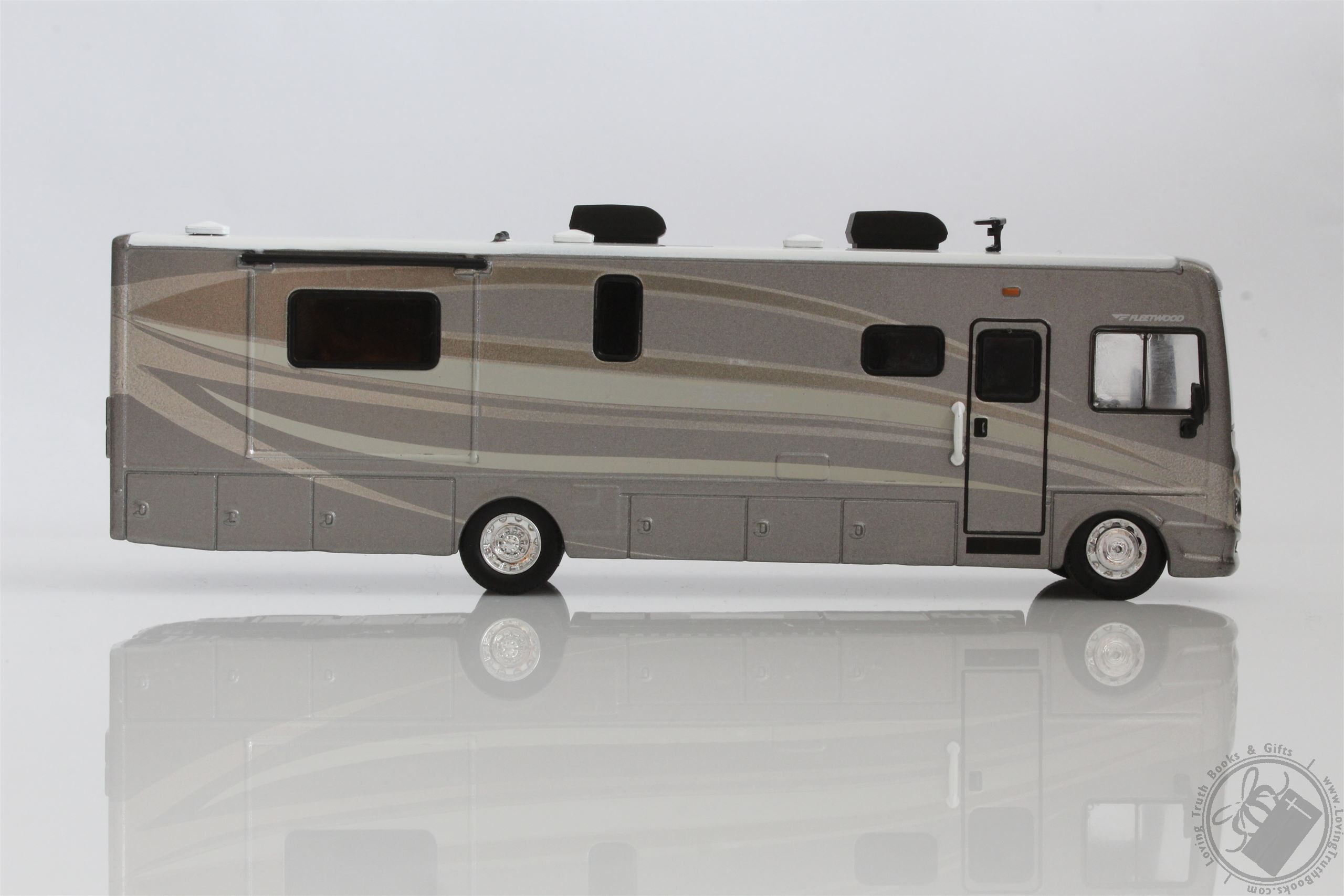 2016 Fleetwood Bounder Motorhome/ RV HD Trucks 1:64 Scale