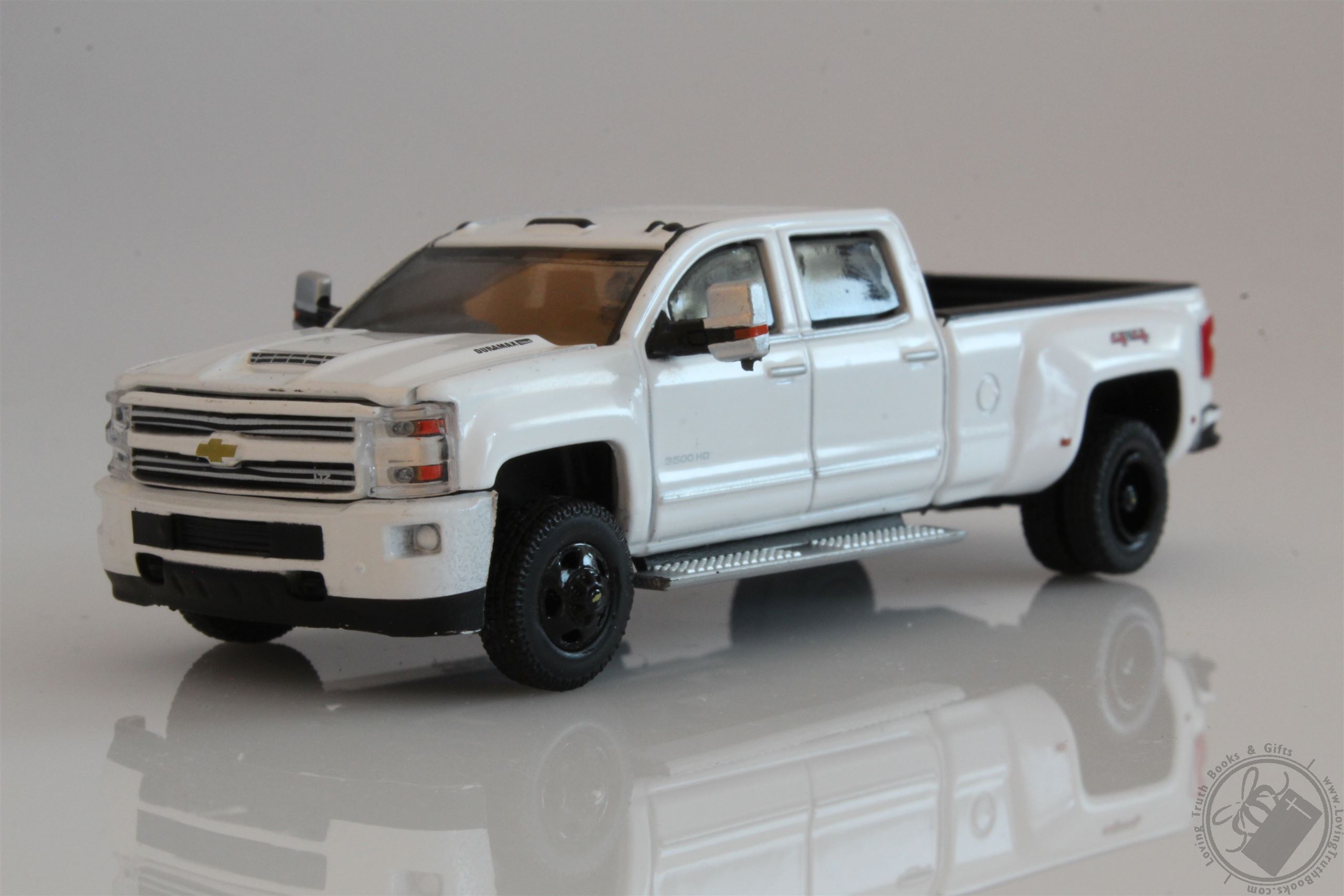 2018 Chevy Silverado 3500 Dually Pickup Truck White With Car Hauler 2018-chevy-silverado-3500-dually-pickup-truck-white-with-car-hauler
