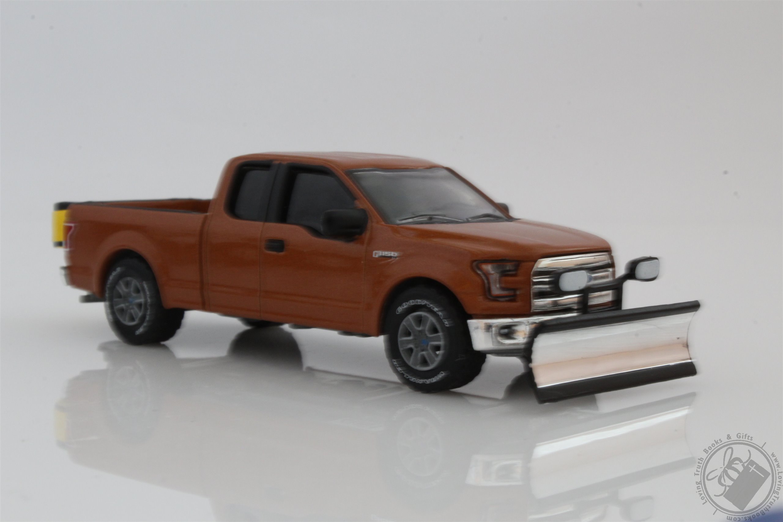 2015 Ford F150 w/ Snow Plow & Salt Spreader 164 Scale Diecast Model