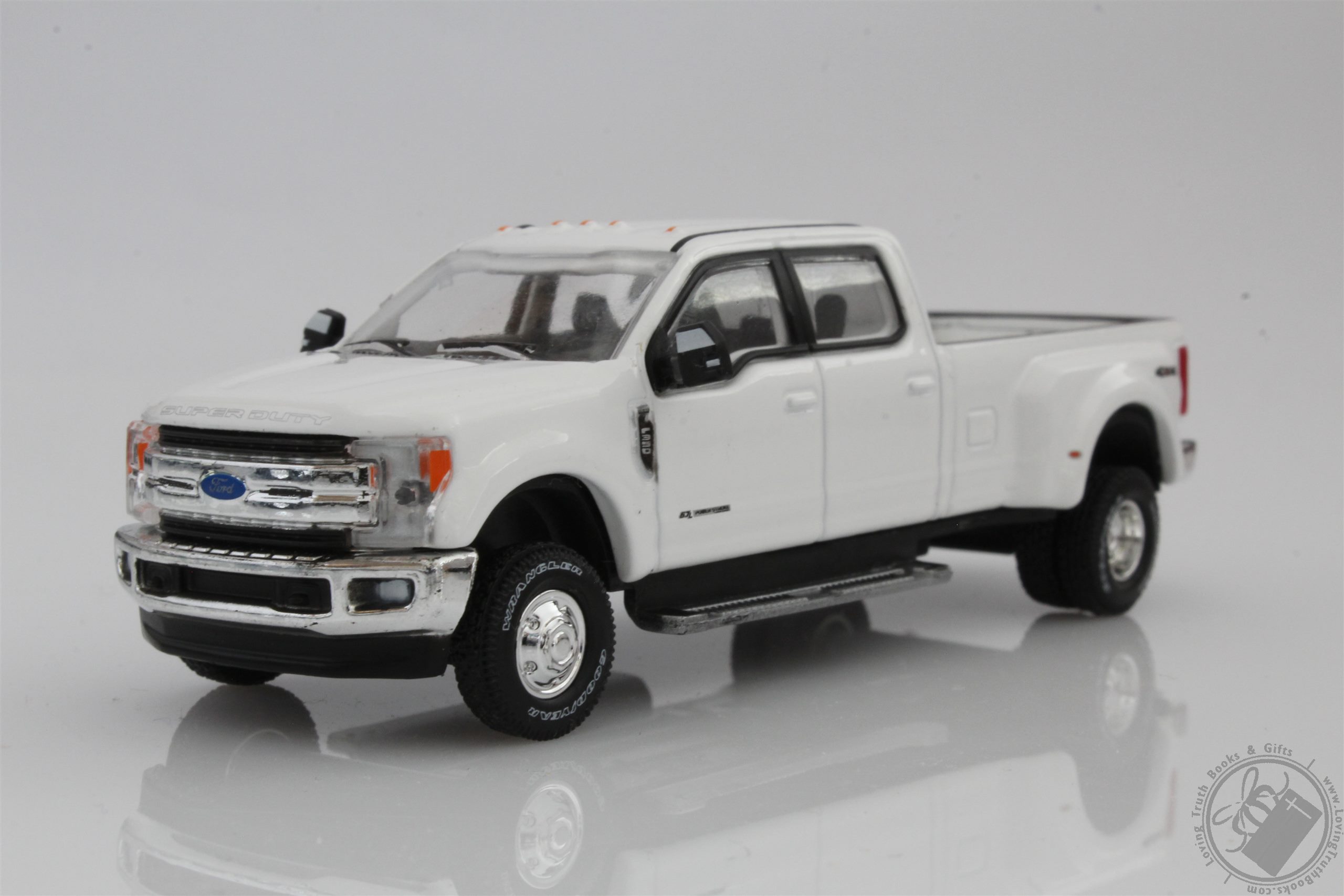 2018 Ford F350 DRW/ Dually Lariat Pickup Truck 164 Scale Diecast