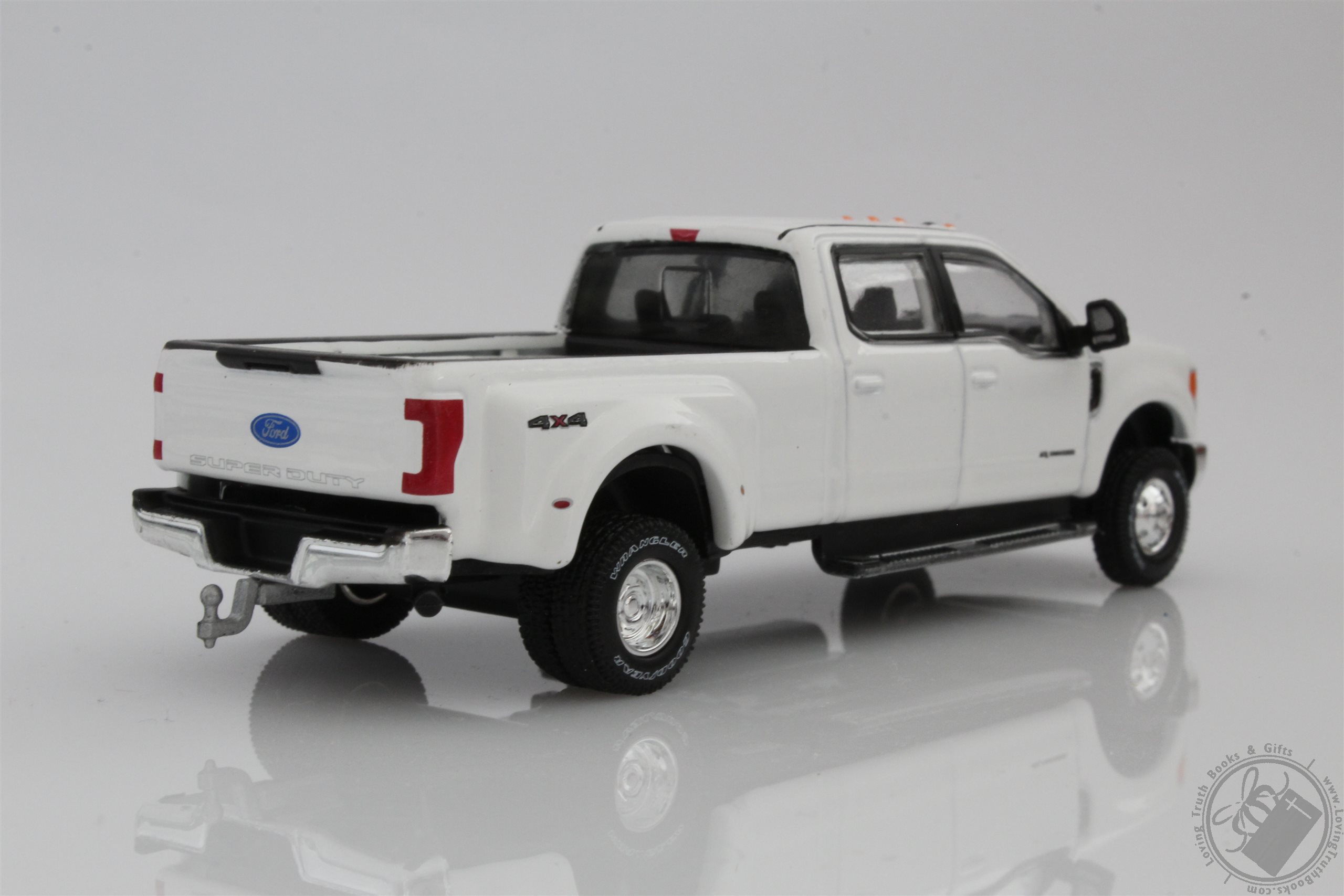 2018 Ford F350 DRW/ Dually Lariat Pickup Truck 164 Scale Diecast