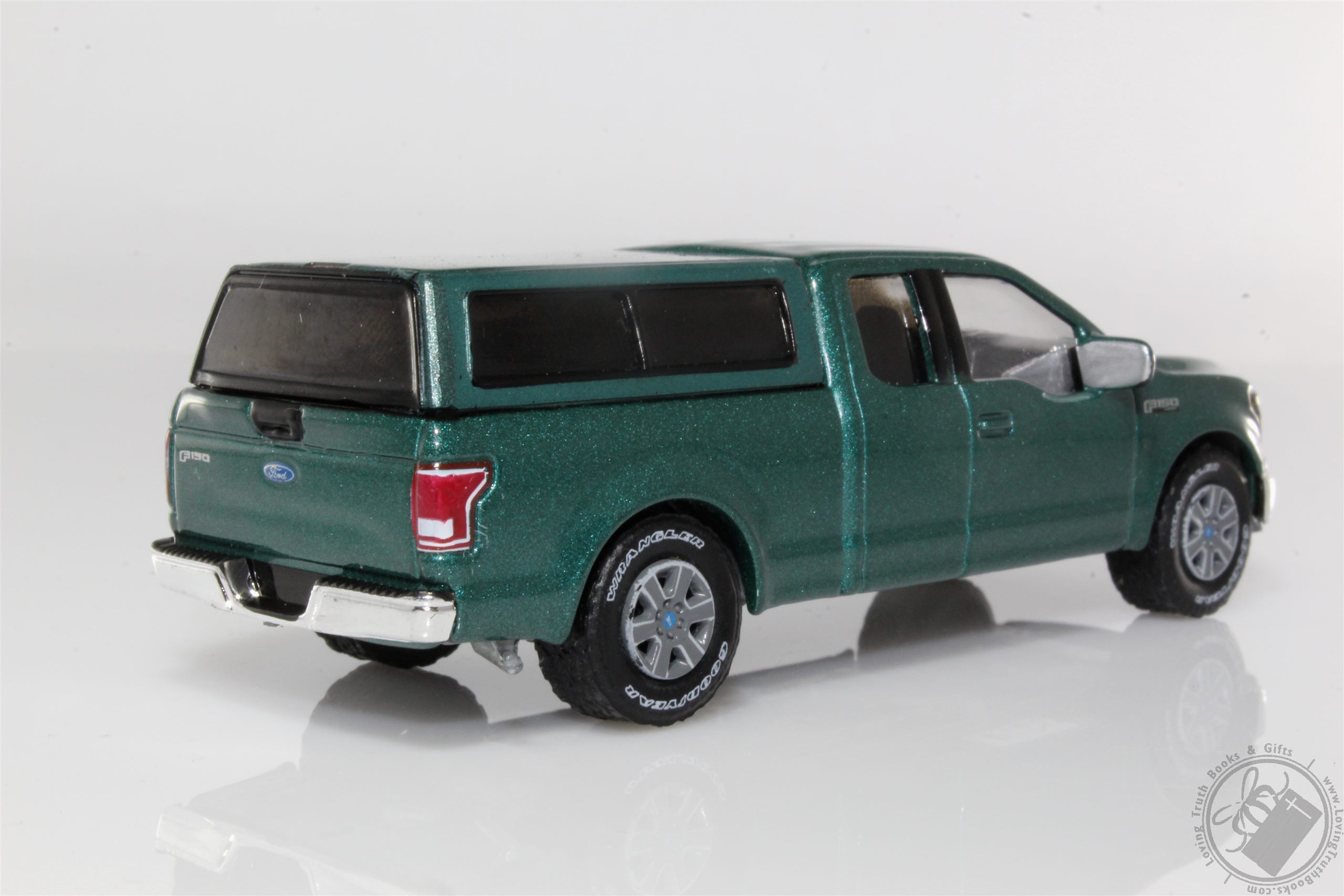 2015 Ford F150 Pickup Truck 164 Scale Diecast Model F150 (Blue) by