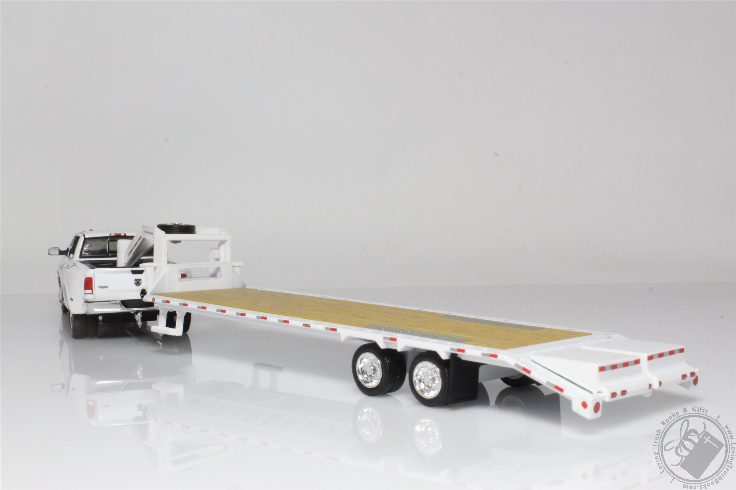 2018-dodge-ram-3500-dually-pickup-truck-with-gooseneck-trailer-1-64