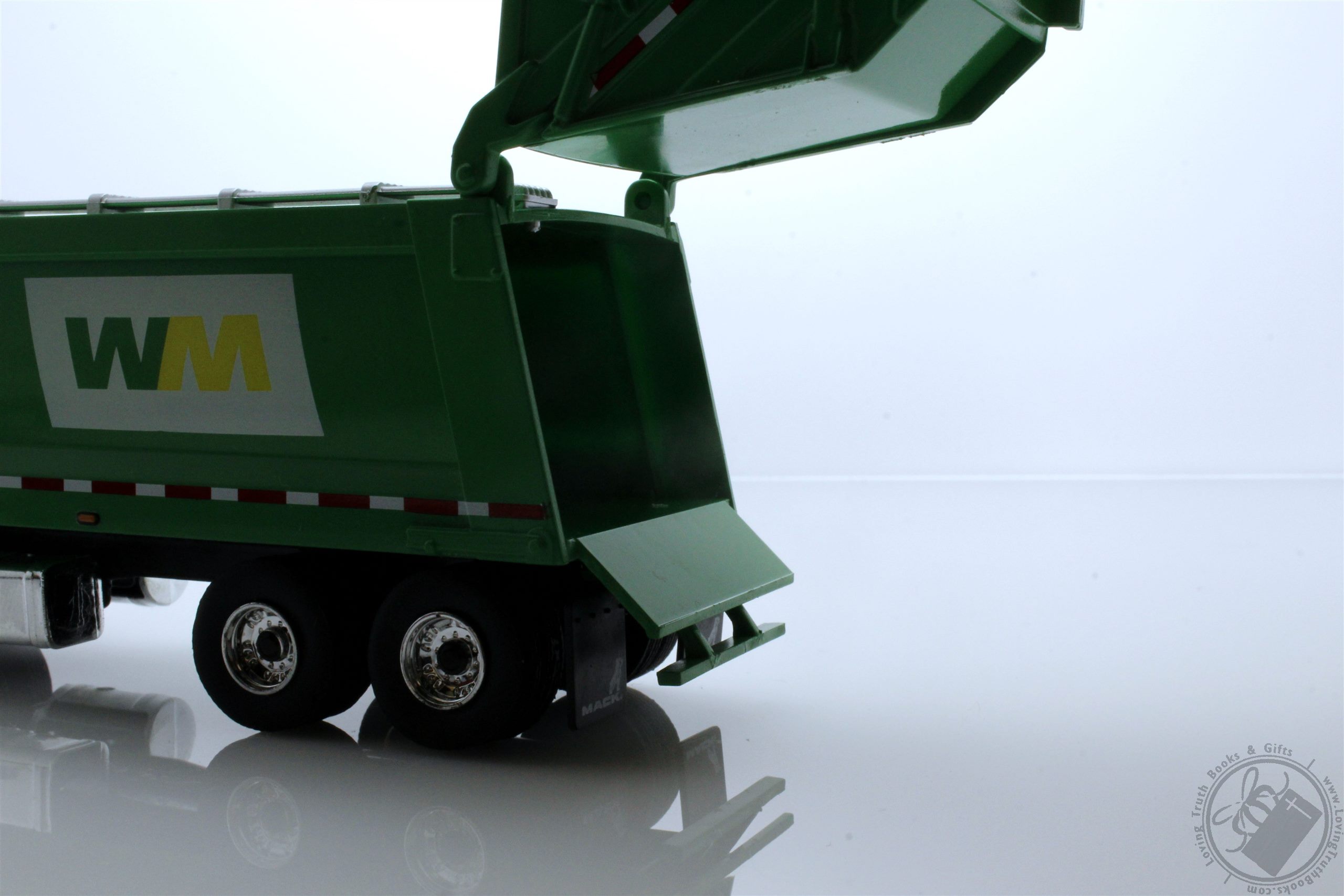 S.D. Trucks Series 14 - 2020 Mack LR Rear Loader Refuse Truck - Waste