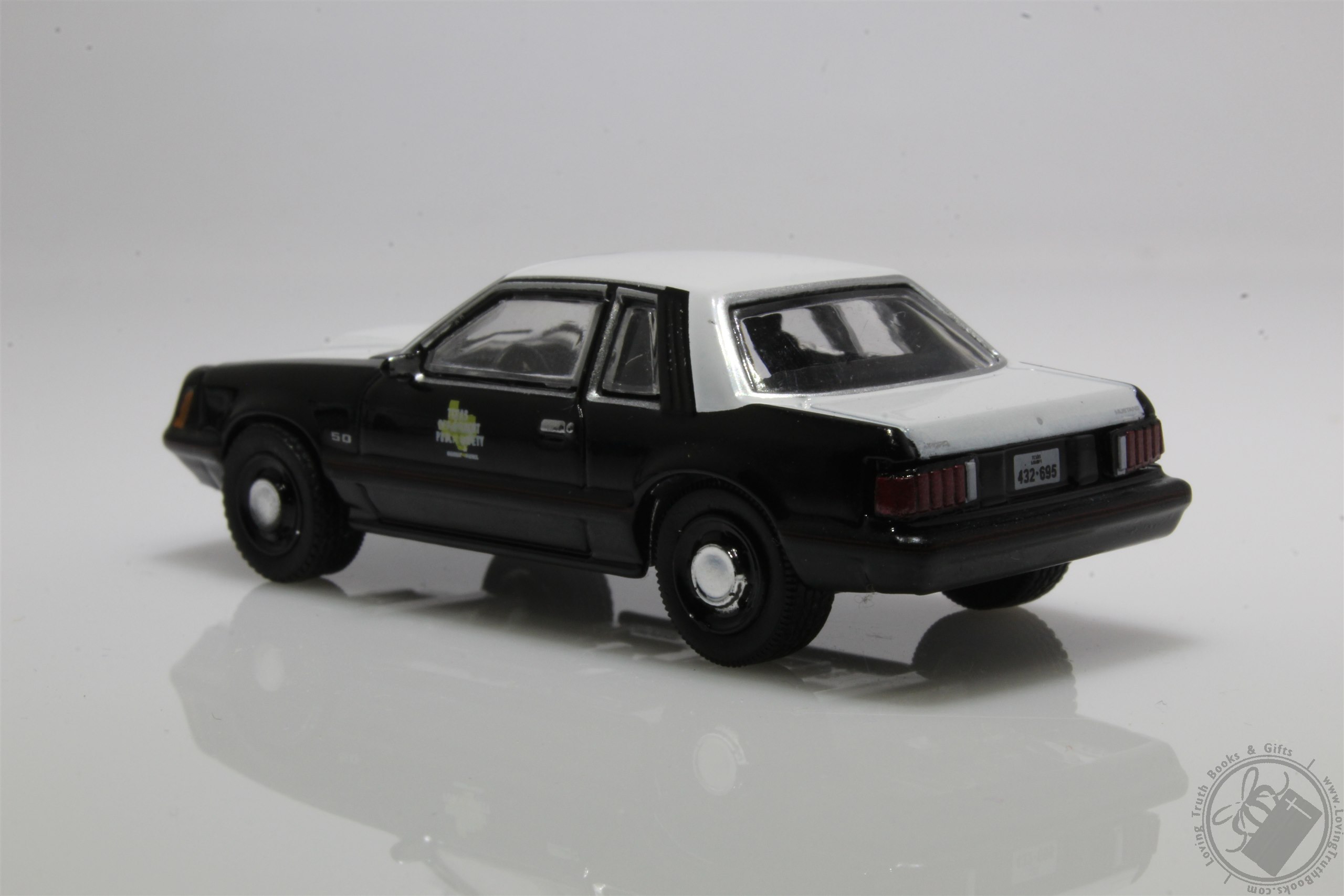 Figurine Ford Mustang SSP Police California Highway 1982 - Greenlight 1:64 2020 - Noire Et Blanche