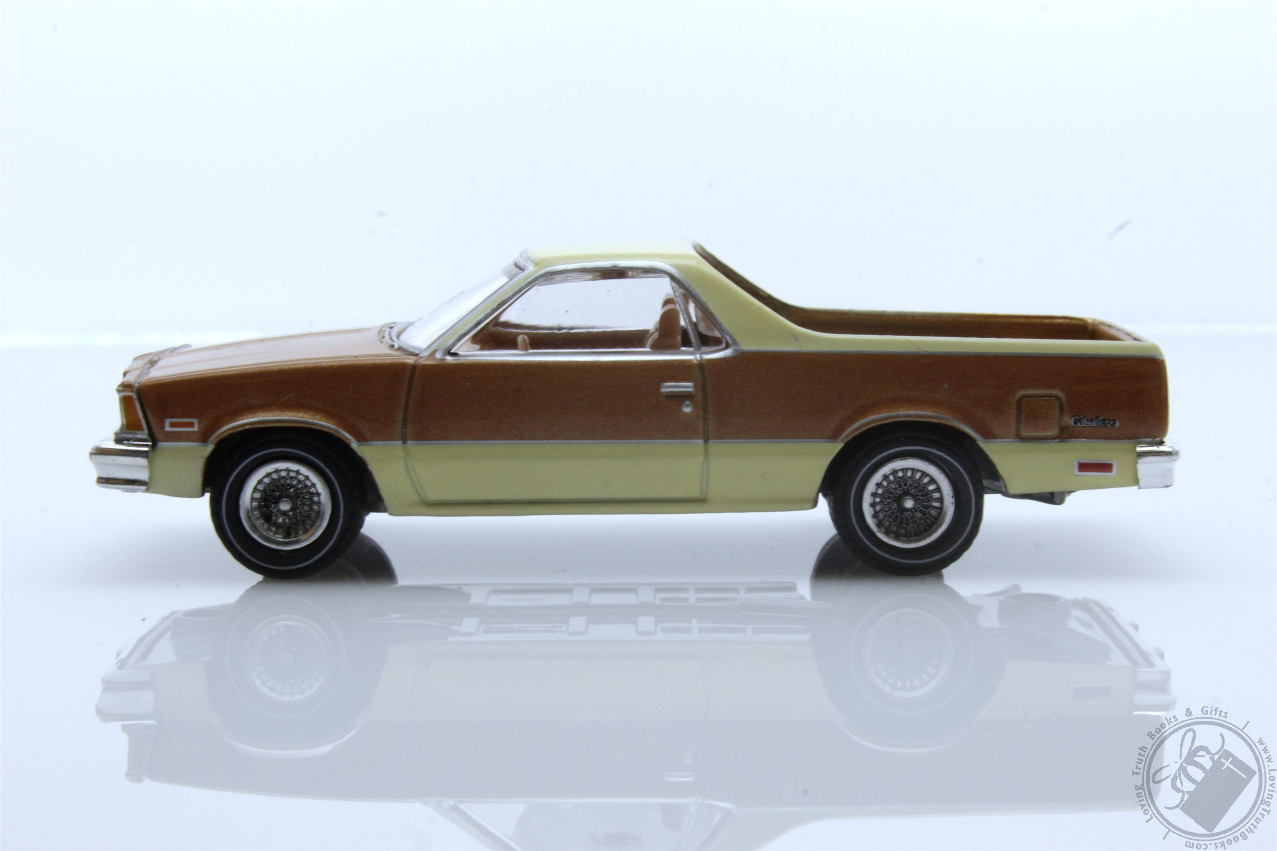 Coches De Metal: GMC Caballero Laredo 1978 Con Camper Shell 1:64 Gree