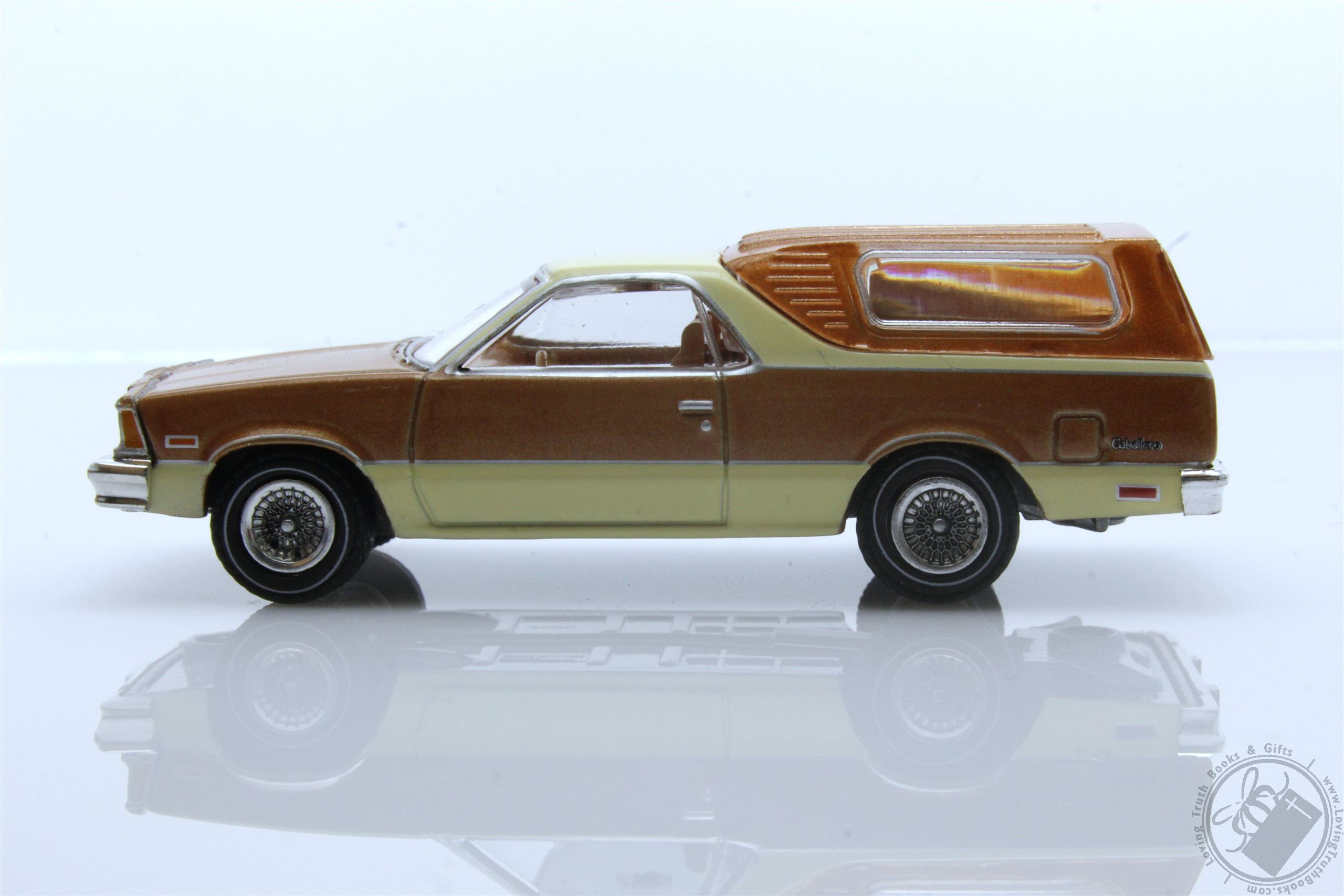 GreenLight 1:64 - Collare Blu 1978 GMC Caballero Pickup Con Guscio Camper, Colore Marrone, Diecast