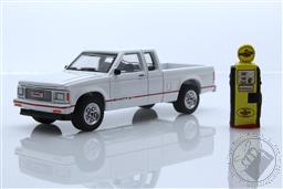 The Hobby Shop Series 12 - 1991 GMC Sonoma ST with Vintage Pennzoil Gas Pump,Greenlight Collectibles 