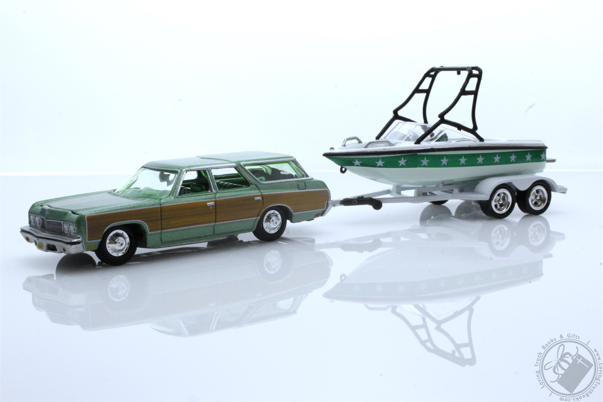 Jouet Collection Johnny Lightning - Chevrolet Caprice Wagon 1973 Avec Bateau Mastercraft Et Remorque - Modèle JLSP204A
