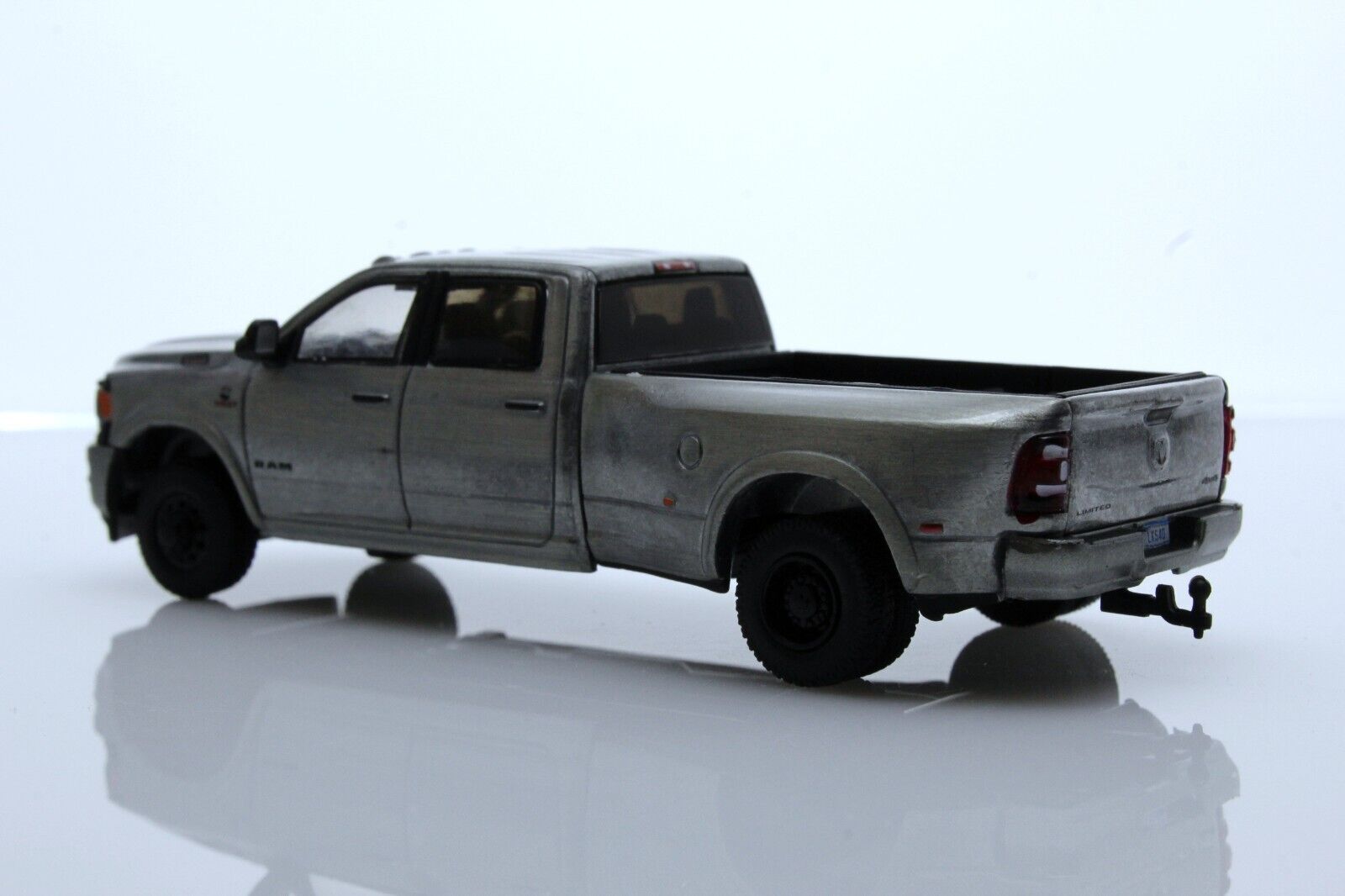 Greenlight 1/64 2021 Dodge Ram Dually Pick-up Truck Limited Night Edition  51472