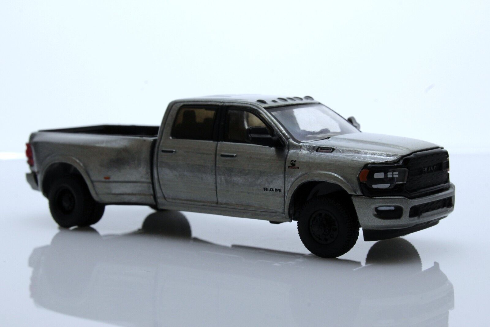 Greenlight 1/64 2021 Dodge Ram Dually Pick-up Truck Limited Night Edition  51472