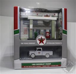CHASE, 1:64 Diorama - Resin Texaco Station with Diecast 1965 Chevrolet Pickup - Limited Edition, White Lightning,Johnny Lightning