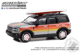 PREORDER 2022 Ford Bronco Sport Outer Banks - Free Wheelin' Bronco Sport with Rooftop Kayak (Hobby Exclusive) (AVAILABLE NOV-DEC 2022),Greenlight Collectibles