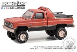 PREORDER 1984 Chevrolet K-10 Scottsdale 4x4 - Sno Chaser (Weathered) (Hobby Exclusive) (AVAILABLE AUG-SEP 2023),Greenlight Collectibles