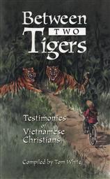 Between Two Tigers: Testimonies of Vietnamese Christians,Tom White (Editor)