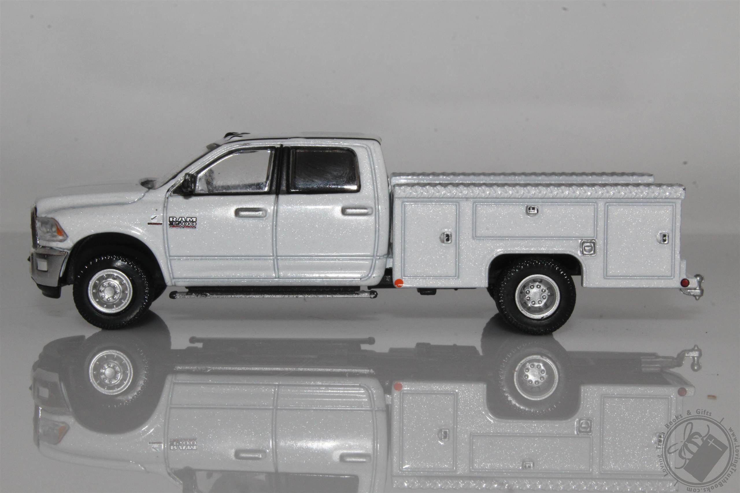 Greenlight Collectibles Truck Greenlight 1/64 2020 Ram 3500 Laramie Dually Diecast - Bright White & Billet Silver Greenlight Models - Foto 11